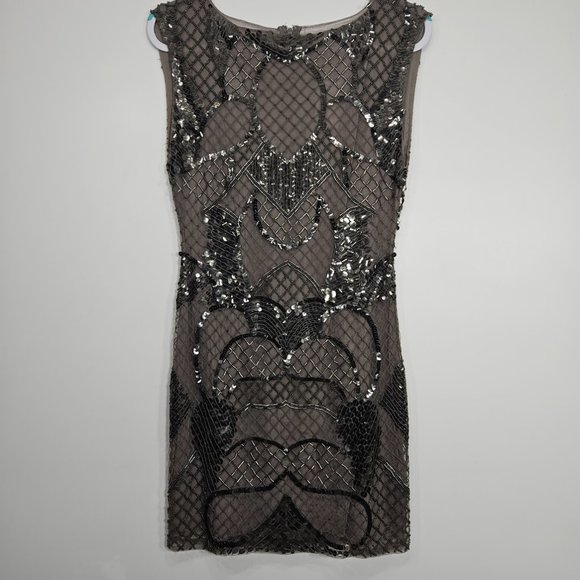 Alice + Olivia Dresses & Skirts - Alice +Olivia by Stacey Bendet Dress 6 Beaded Sequin Sheath Flapper Gray